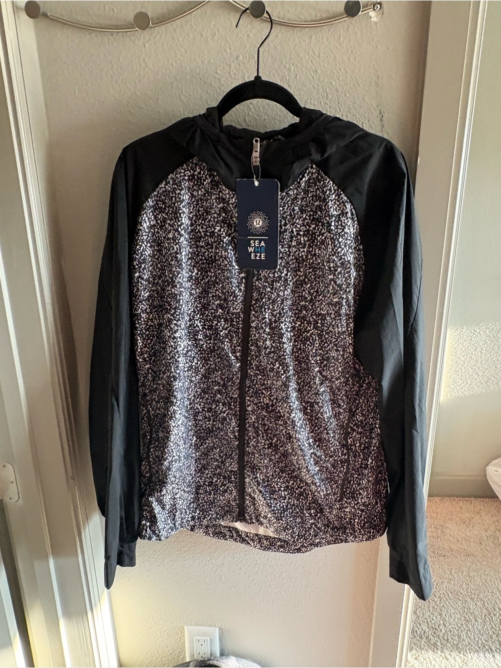 Lululemon Seawheeze Black & White Lightweight Hooded Jacket